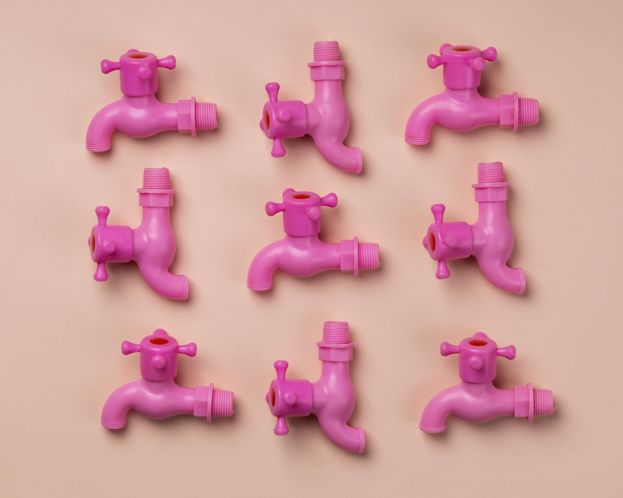 83  PRZEMYSŁ GUMOWY I TWORZYW SZTUCZNYCH